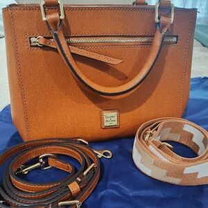 Dooney & Bourke satchel/crossbody